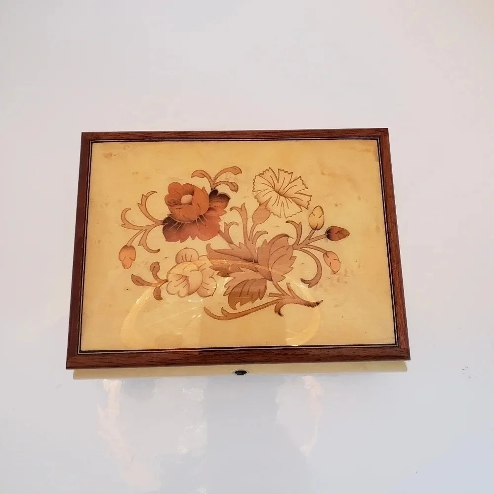Vintage Wooden Trinket Box with  Swiss Musical Movement,Happy Wanderer.